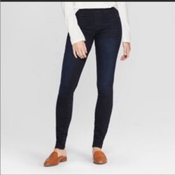 Universal Thread jeans - 2 pairs - Picture 2 of 10